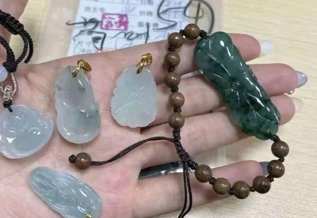 翡翠直播间的套路：为什么便宜，有什么套路？